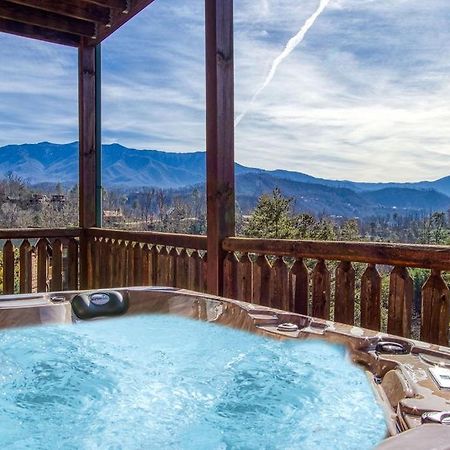 Lazy Bear Lodge, Hot Tub, Resort Pool, Wifi, 1089 Free Tickets Each Paid Day, Dollywood And More Gatlinburg Bagian luar foto