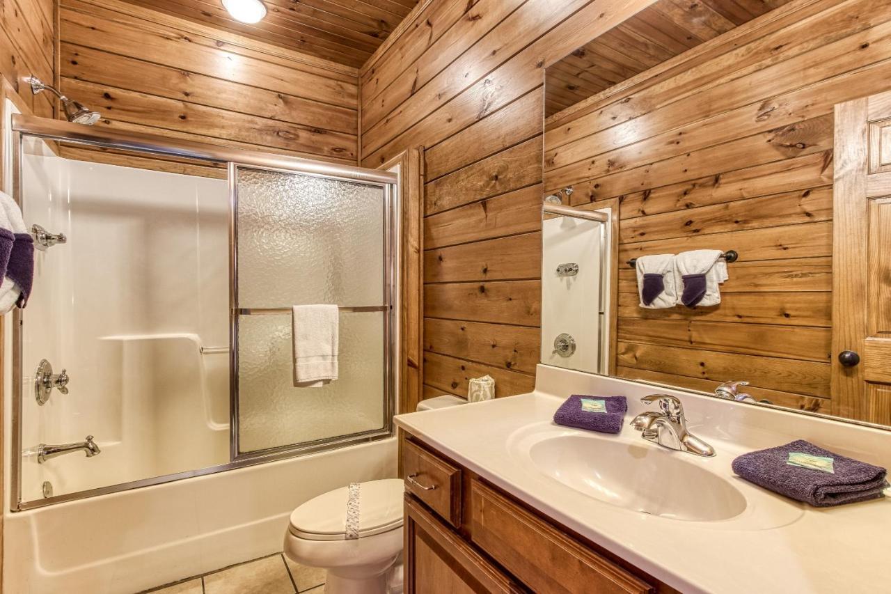Lazy Bear Lodge, Hot Tub, Resort Pool, Wifi, 1089 Free Tickets Each Paid Day, Dollywood And More Gatlinburg Bagian luar foto