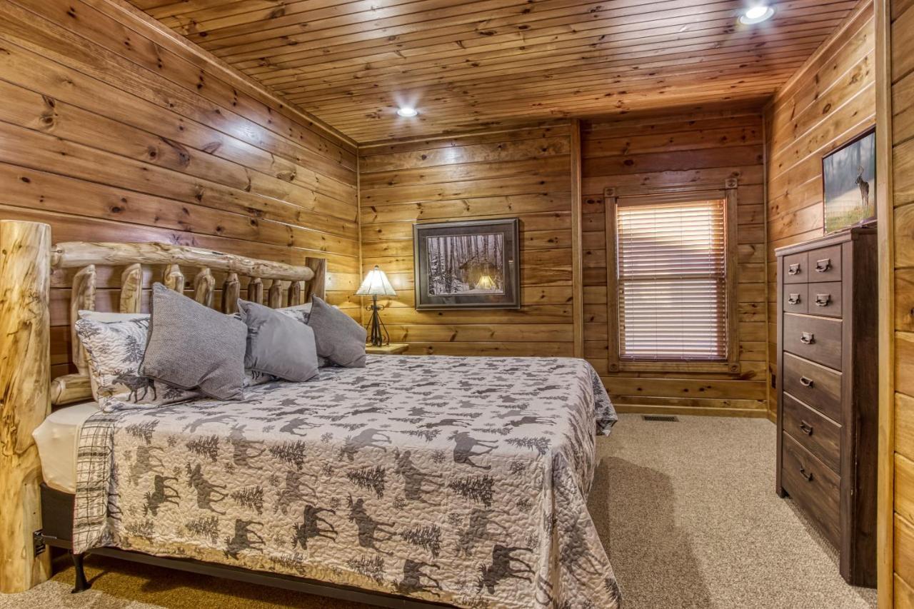Lazy Bear Lodge, Hot Tub, Resort Pool, Wifi, 1089 Free Tickets Each Paid Day, Dollywood And More Gatlinburg Bagian luar foto