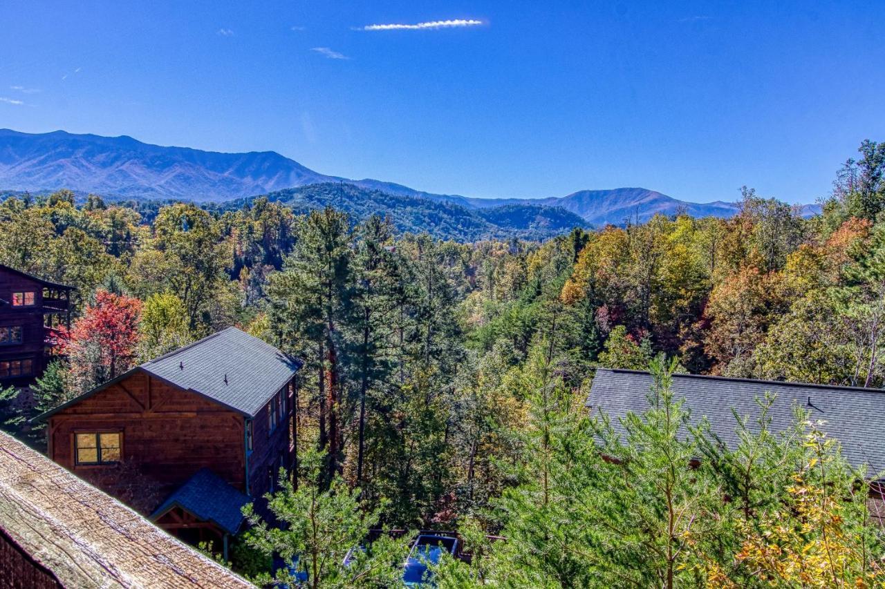 Lazy Bear Lodge, Hot Tub, Resort Pool, Wifi, 1089 Free Tickets Each Paid Day, Dollywood And More Gatlinburg Bagian luar foto