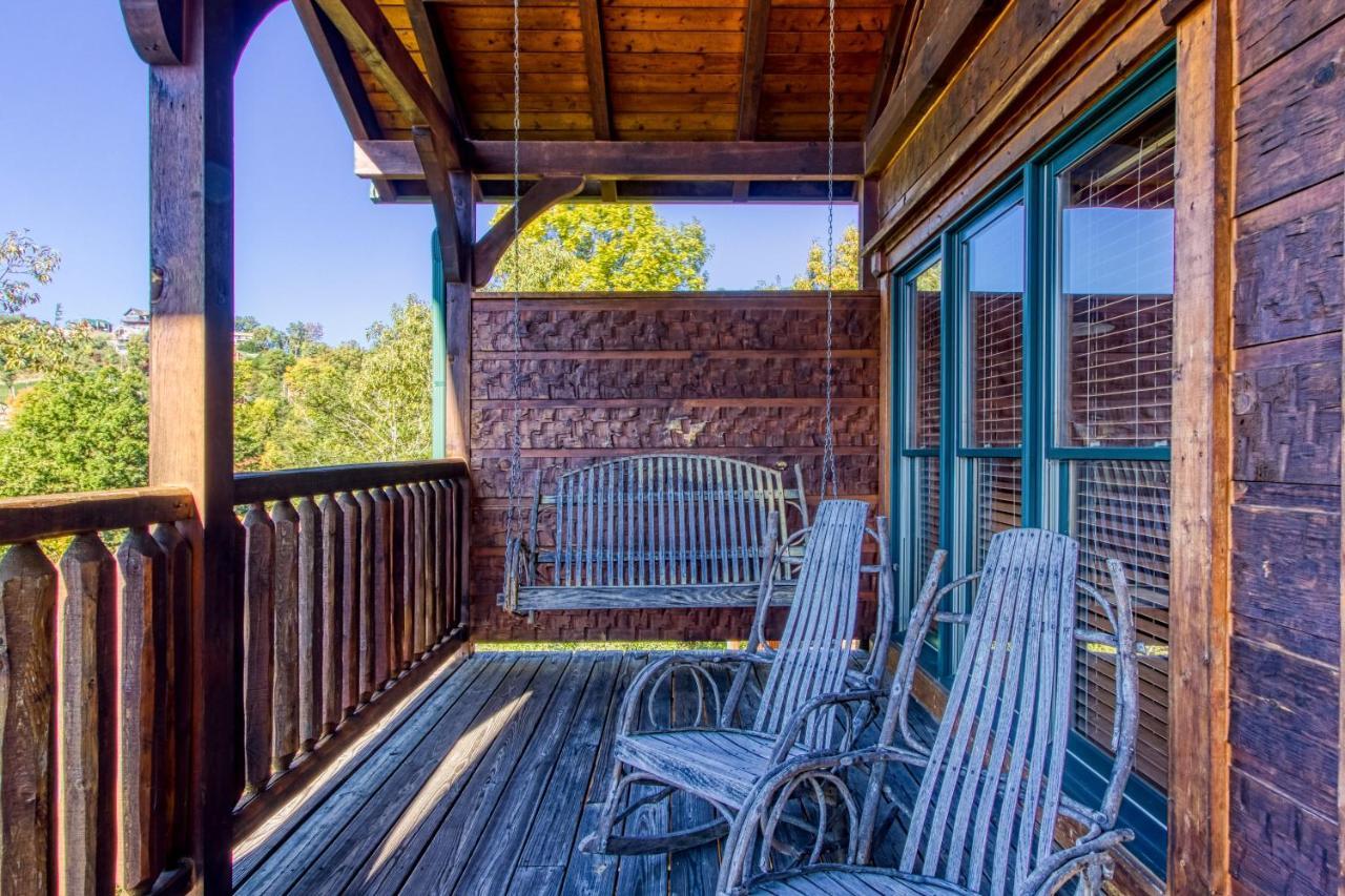 Lazy Bear Lodge, Hot Tub, Resort Pool, Wifi, 1089 Free Tickets Each Paid Day, Dollywood And More Gatlinburg Bagian luar foto