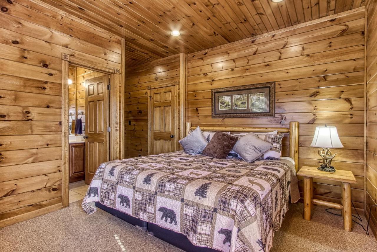 Lazy Bear Lodge, Hot Tub, Resort Pool, Wifi, 1089 Free Tickets Each Paid Day, Dollywood And More Gatlinburg Bagian luar foto