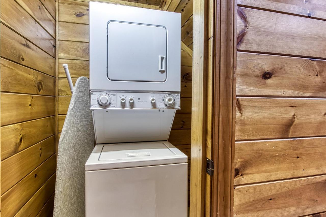 Lazy Bear Lodge, Hot Tub, Resort Pool, Wifi, 1089 Free Tickets Each Paid Day, Dollywood And More Gatlinburg Bagian luar foto
