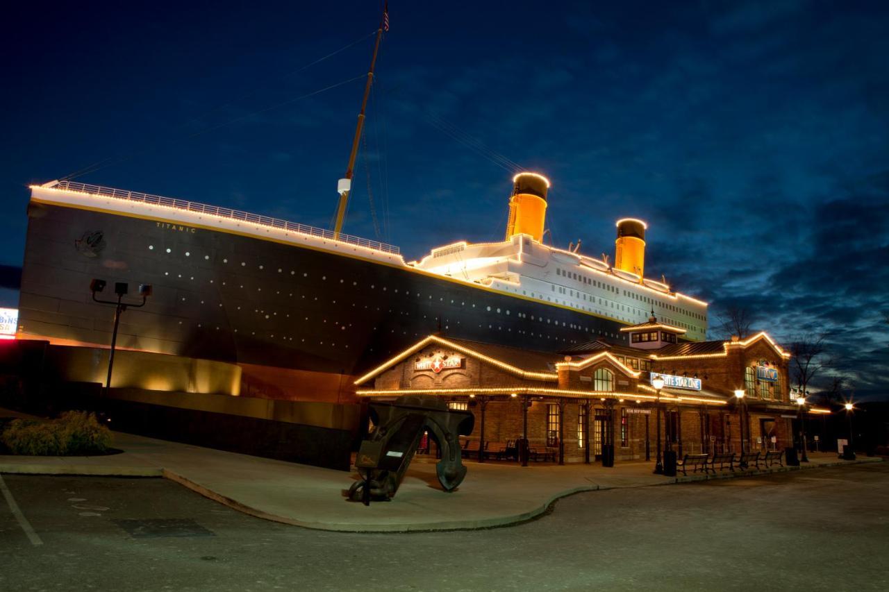Lazy Bear Lodge, Hot Tub, Resort Pool, Wifi, 1089 Free Tickets Each Paid Day, Dollywood And More Gatlinburg Bagian luar foto