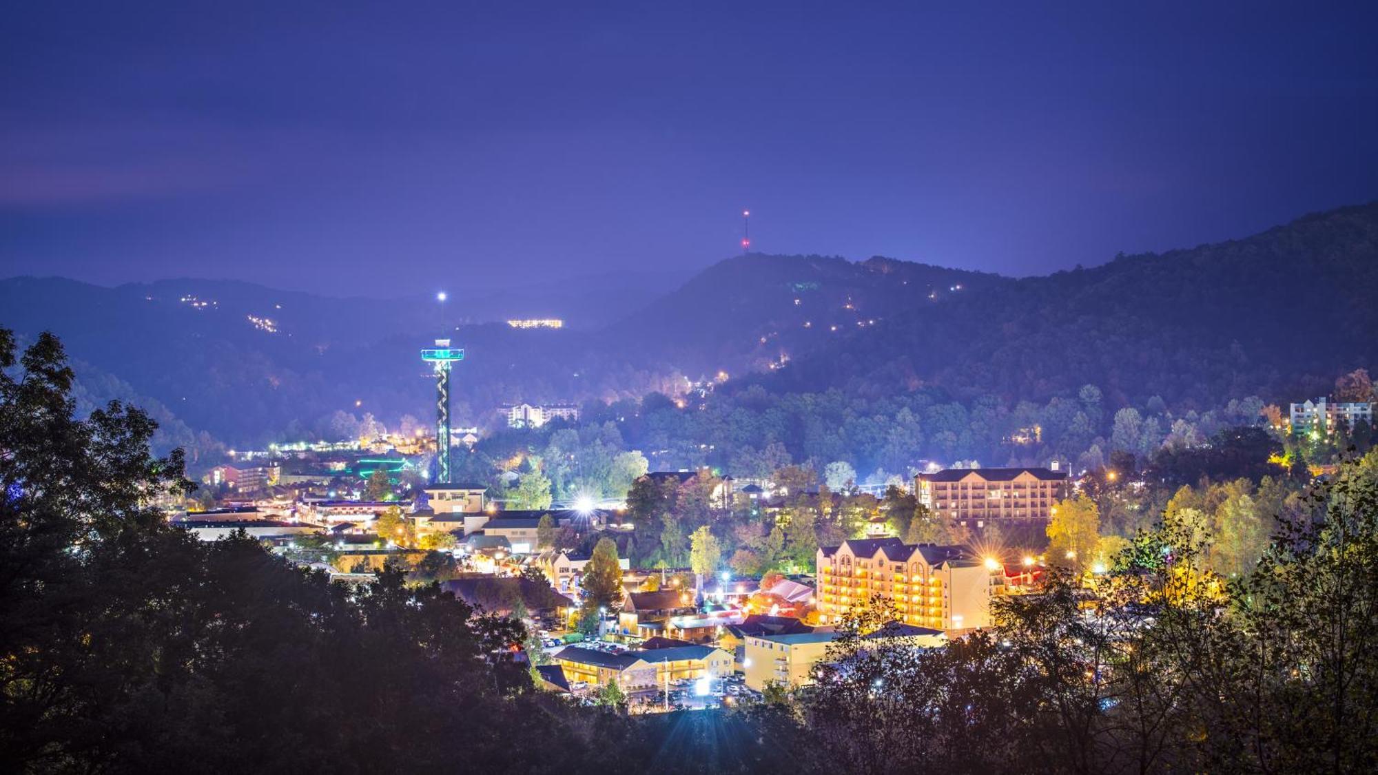 Lazy Bear Lodge, Hot Tub, Resort Pool, Wifi, 1089 Free Tickets Each Paid Day, Dollywood And More Gatlinburg Bagian luar foto