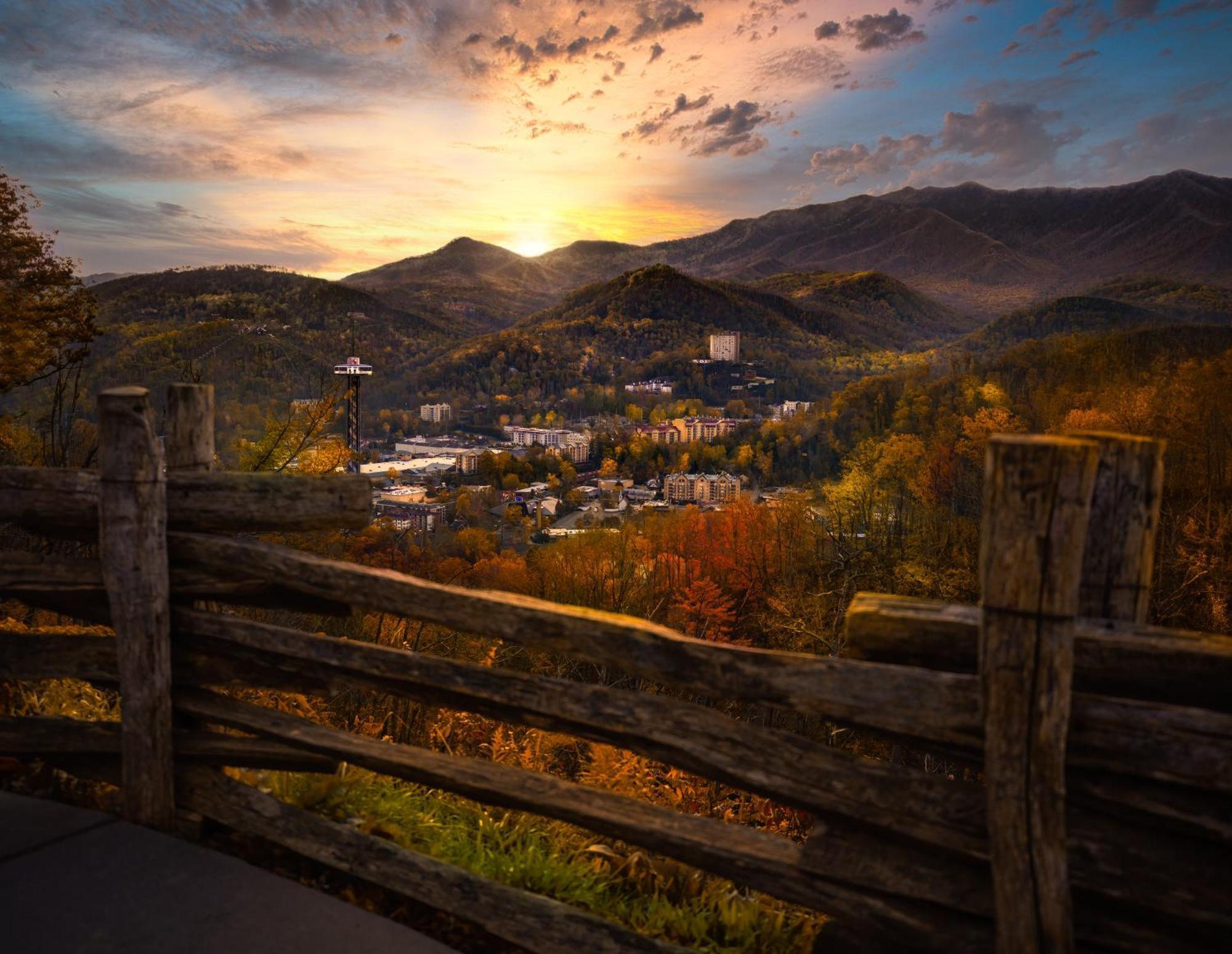Lazy Bear Lodge, Hot Tub, Resort Pool, Wifi, 1089 Free Tickets Each Paid Day, Dollywood And More Gatlinburg Bagian luar foto